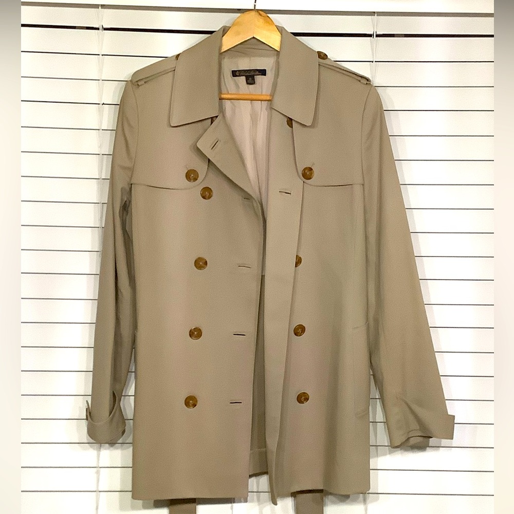 Brooks Brothers women’s trench coat, size 10, excellent condition